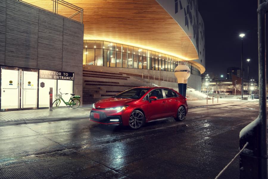  Toyota Corolla XSE Sedan 2019 года  (NA) (фото 41 из 45)